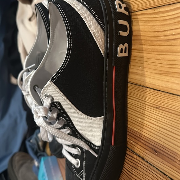 Black and white Burberry shoes - Picture 2 of 3